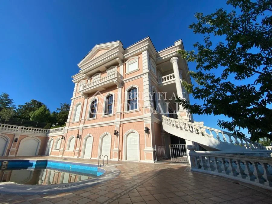 Bosphorus View Mansion For Sale in Istanbul, İstanbul – photo 1