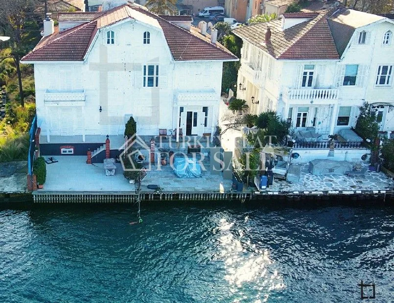 Luxury Mansion for Sale with a dock by the Bosphorus in Yeniköy, Sarıyer, İstanbul