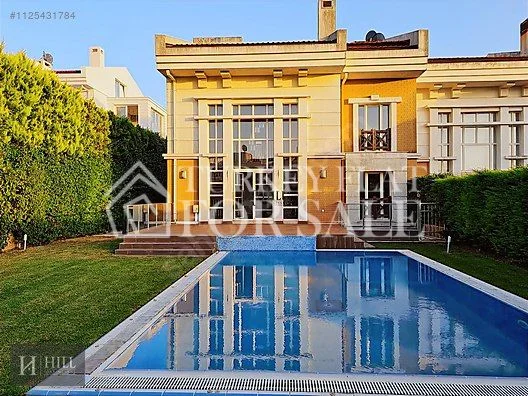 Villa for sale with lake and forest view in a luxury complex in Sariyer, Zekeriyakoy, Sarıyer, İstanbul