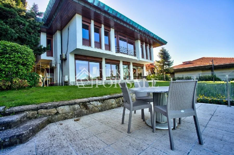Villa For Sale With Bosphorus Bridge View in Sariyer Istanbul, Sarıyer, İstanbul