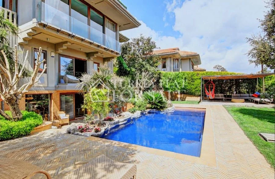 Bosphorus View Villa for Sale in Tarabya, Sarıyer, İstanbul – photo 2