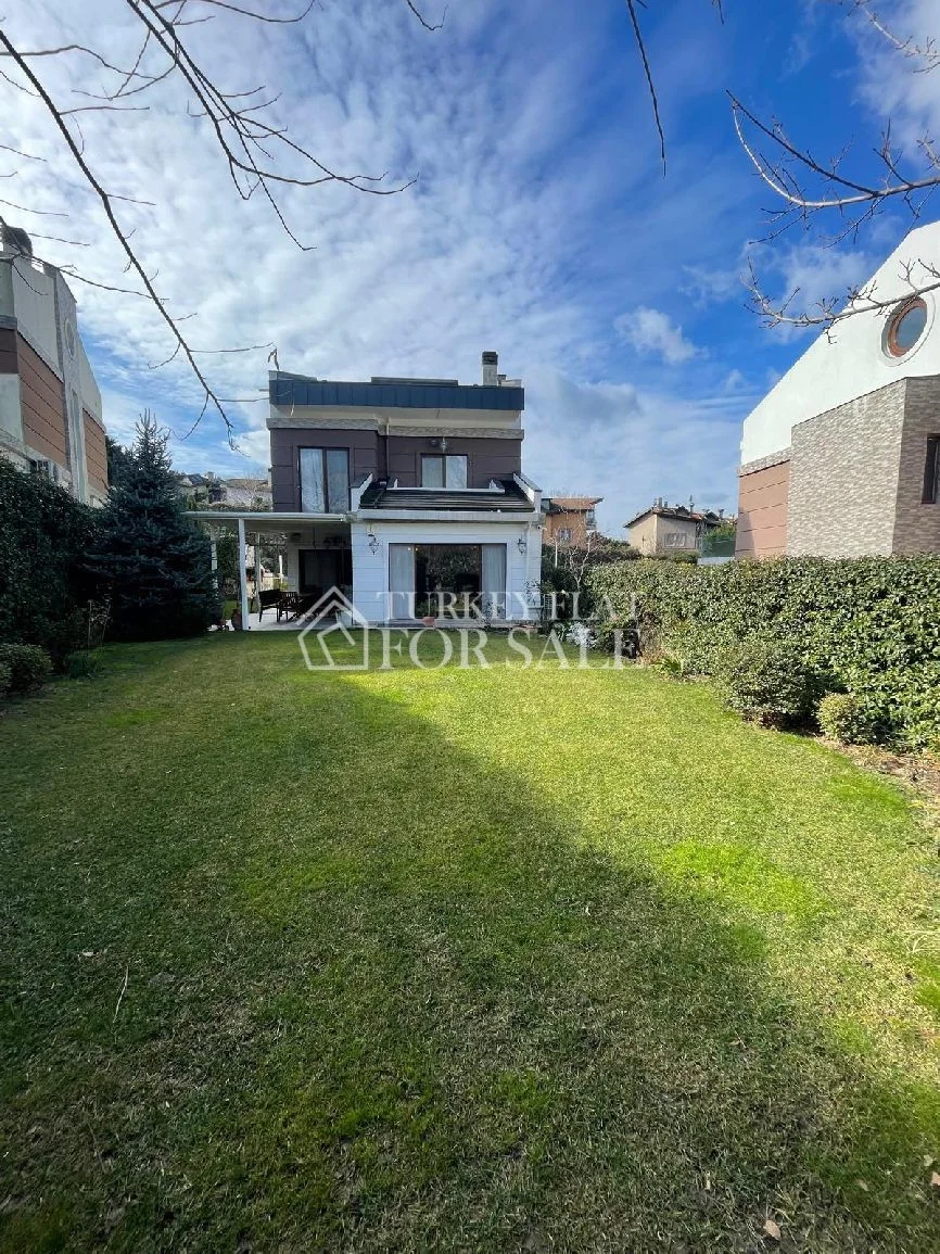 Triplex Villa for Sale in Zekeriyaköy, Sarıyer, İstanbul