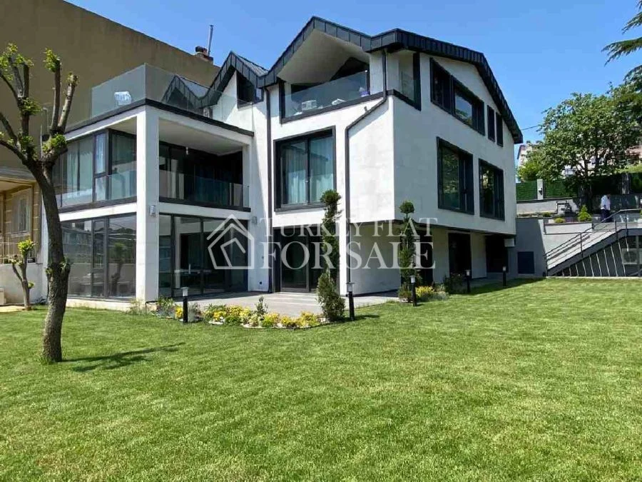 Villa in Tarabya with Bosphorus and Nature Views, Istanbul, Sarıyer, İstanbul
