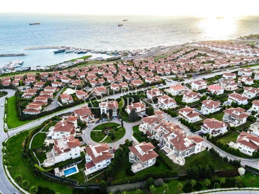 Luxury villas for sale with Bosphorus view in Beylikdüzü, Istanbul, İstanbul